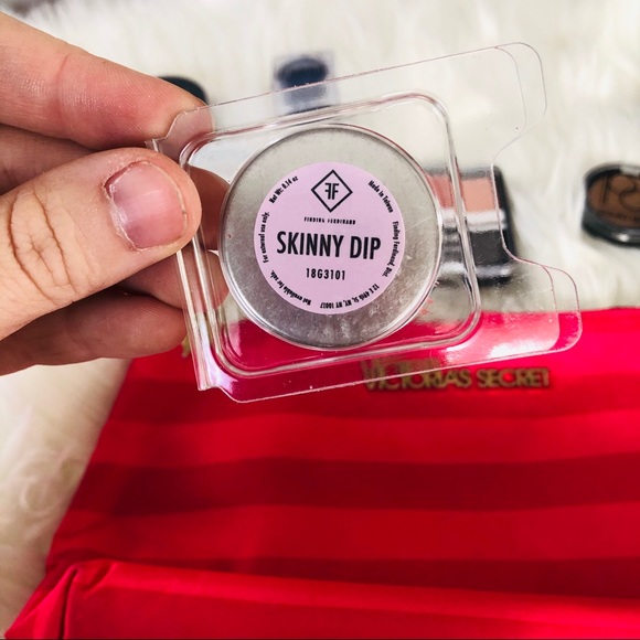 Makeup Sample Bundle - Picture 5 of 7